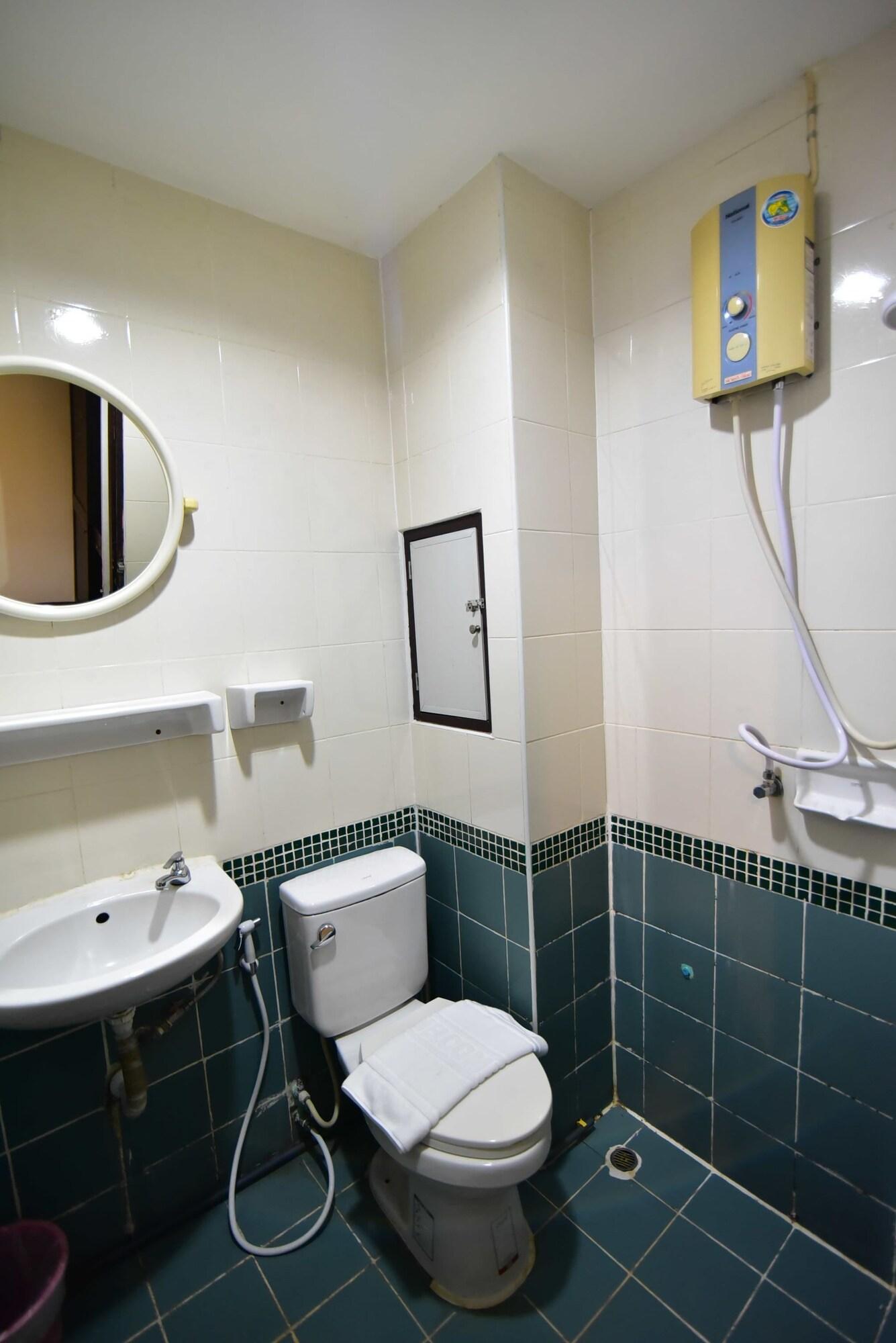 Thara House Hotel Bangkok Ngoại thất bức ảnh