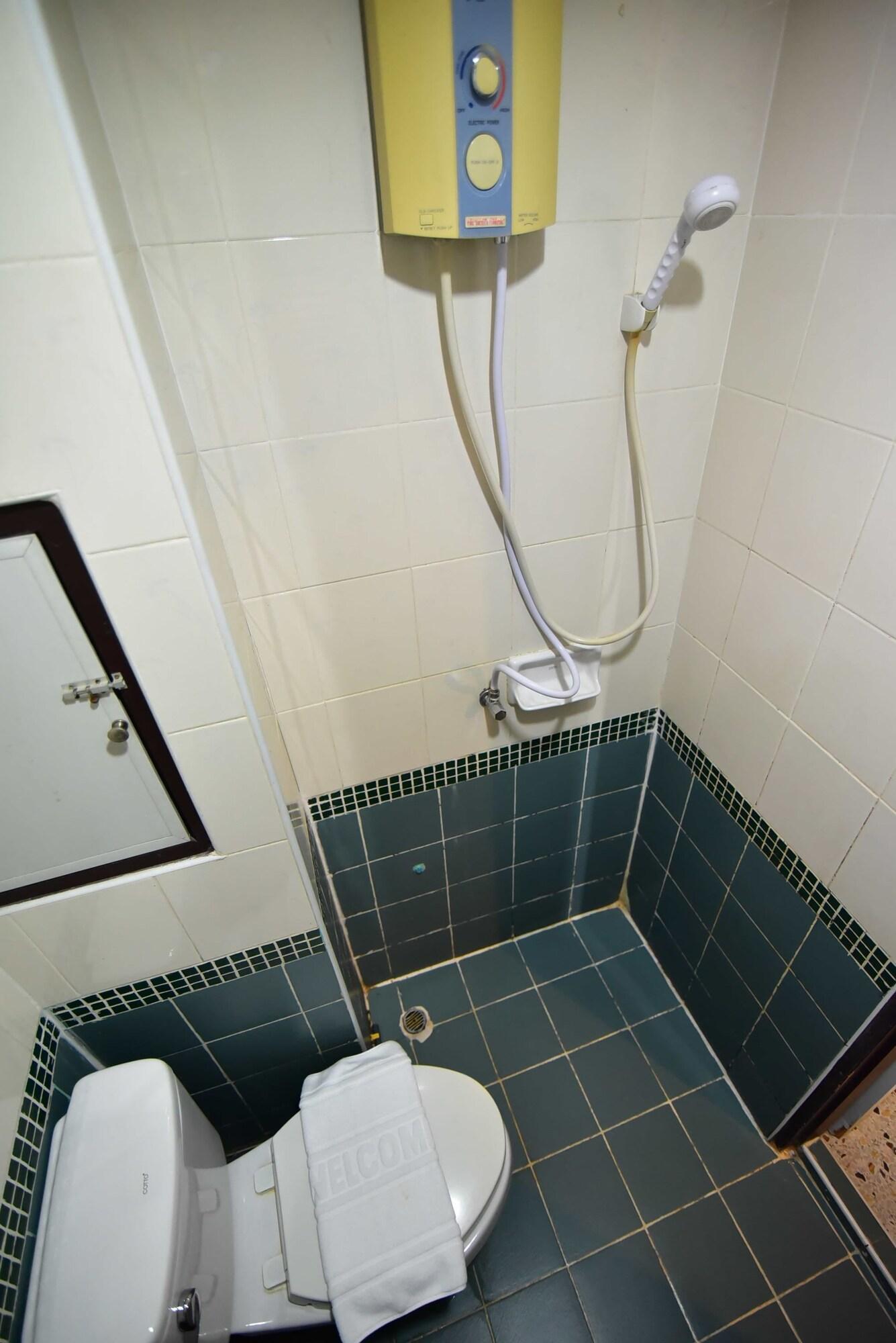 Thara House Hotel Bangkok Ngoại thất bức ảnh