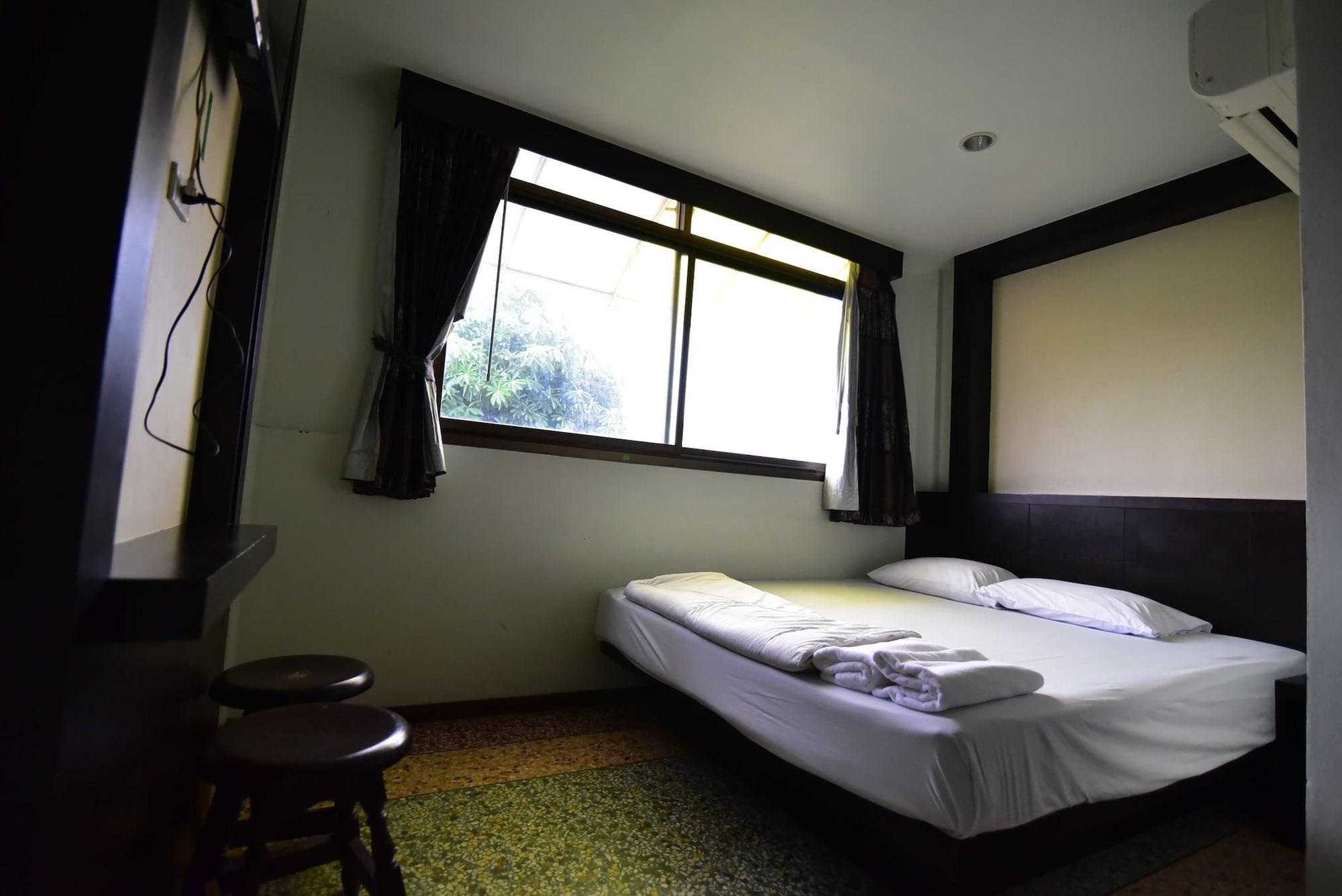 Thara House Hotel Bangkok Ngoại thất bức ảnh