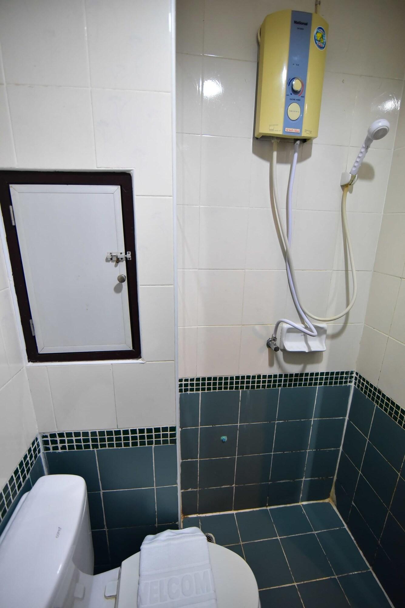Thara House Hotel Bangkok Ngoại thất bức ảnh