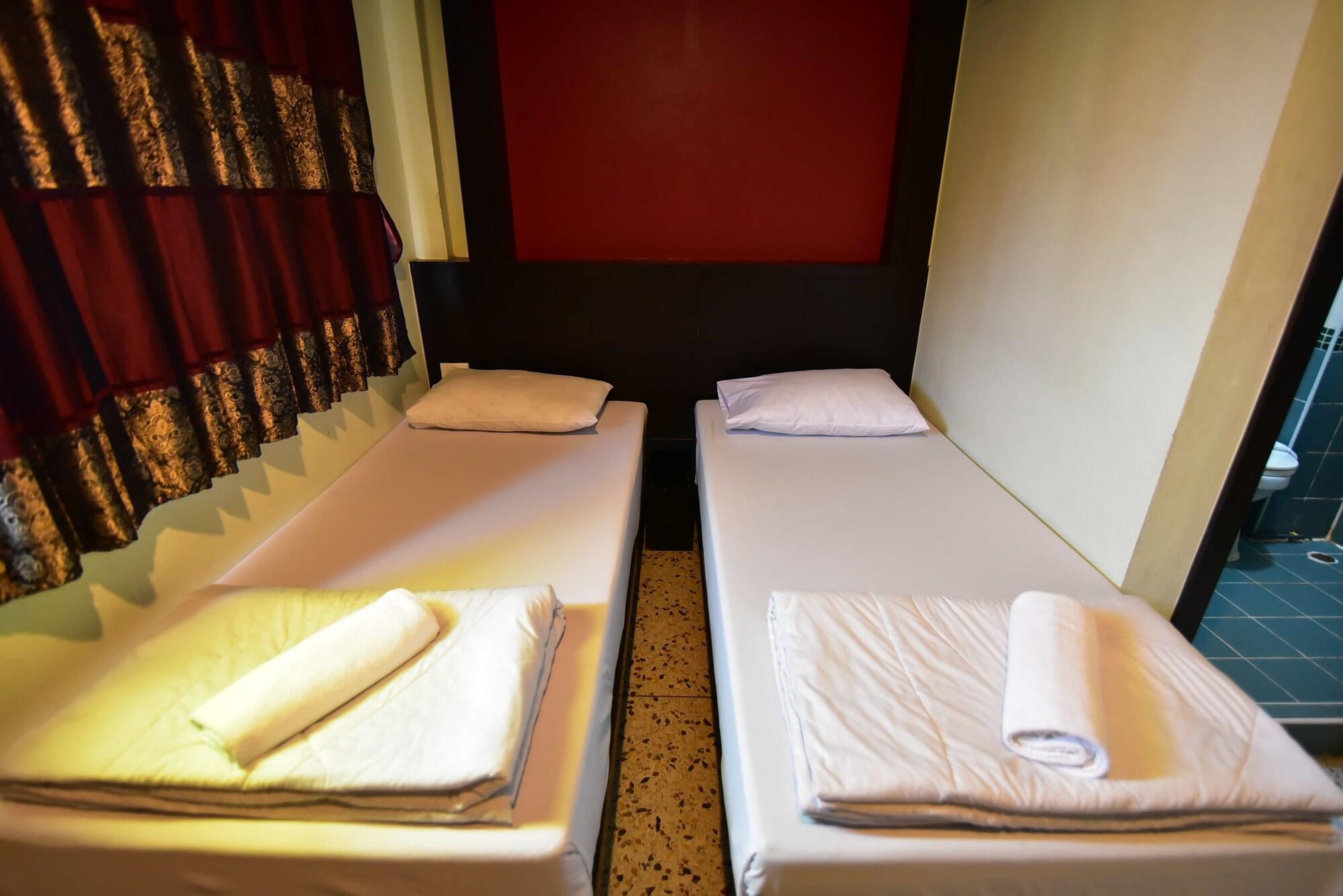 Thara House Hotel Bangkok Ngoại thất bức ảnh