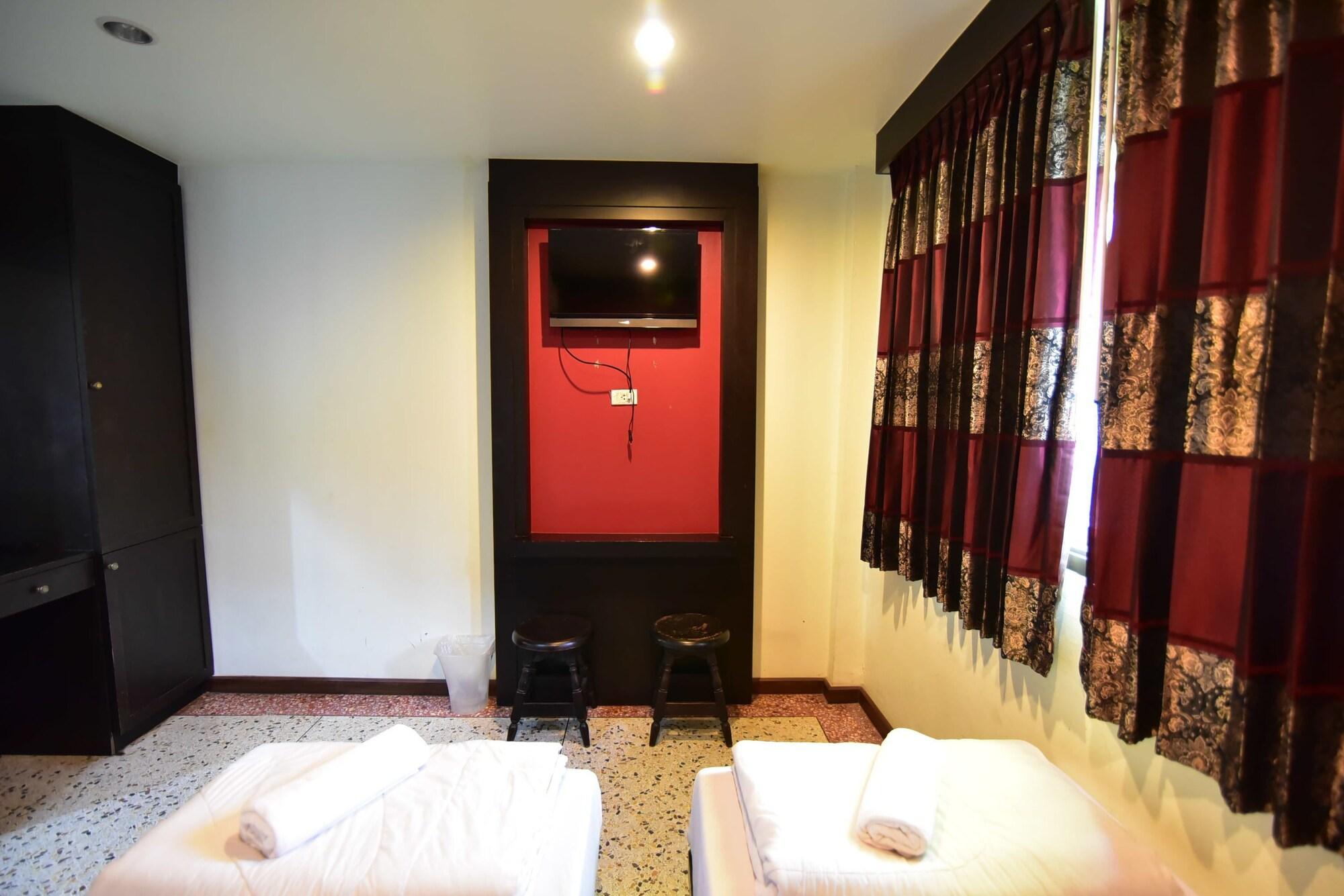Thara House Hotel Bangkok Ngoại thất bức ảnh