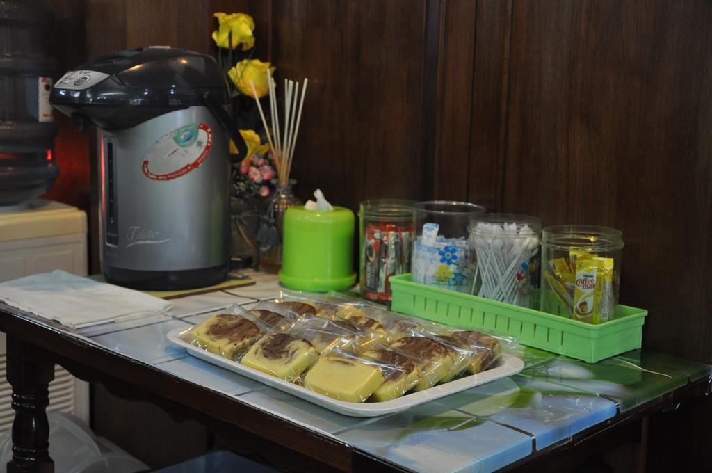 Thara House Hotel Bangkok Ngoại thất bức ảnh