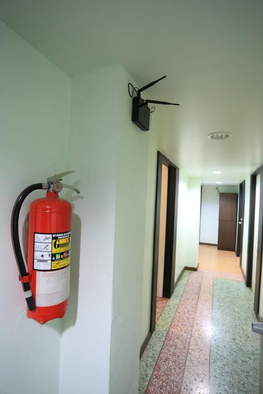 Thara House Hotel Bangkok Ngoại thất bức ảnh