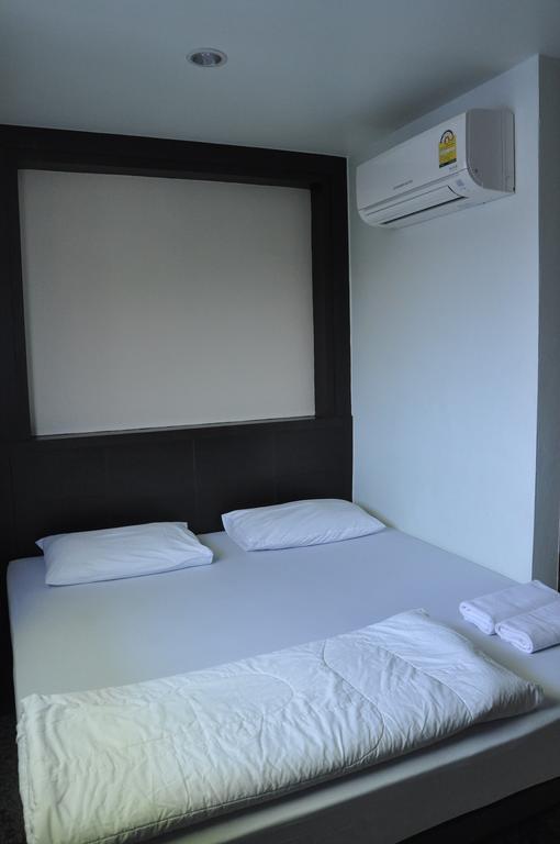 Thara House Hotel Bangkok Ngoại thất bức ảnh