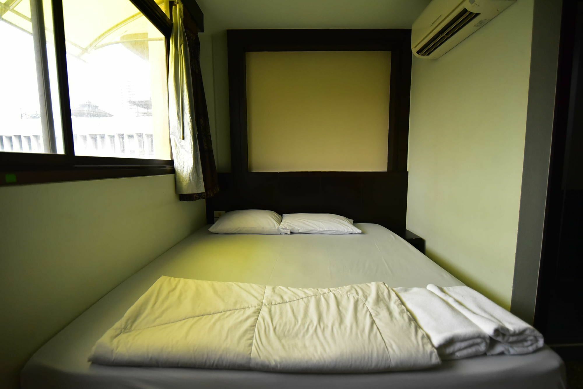 Thara House Hotel Bangkok Ngoại thất bức ảnh