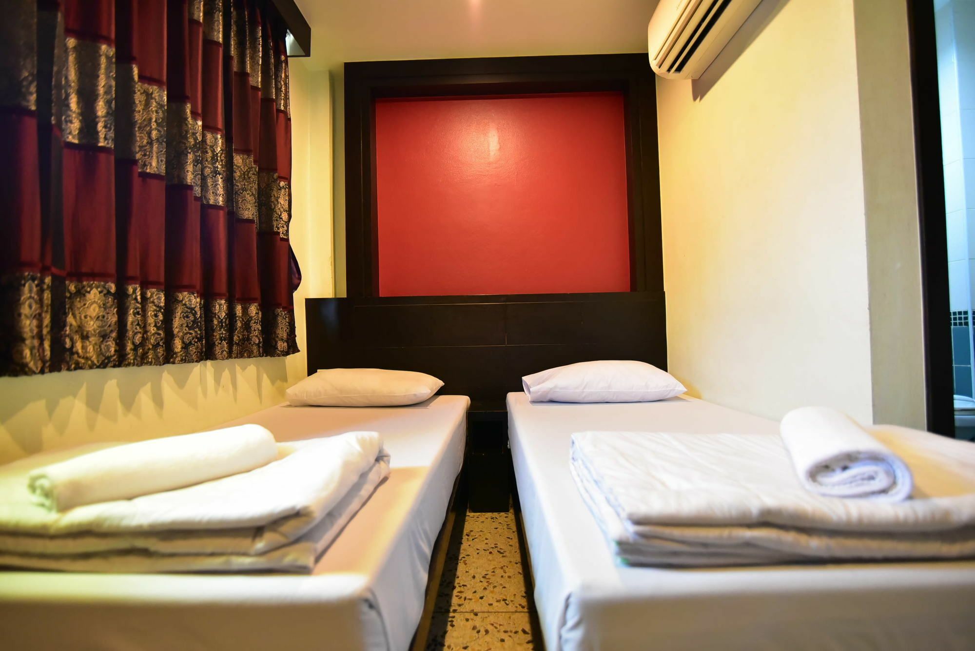 Thara House Hotel Bangkok Ngoại thất bức ảnh