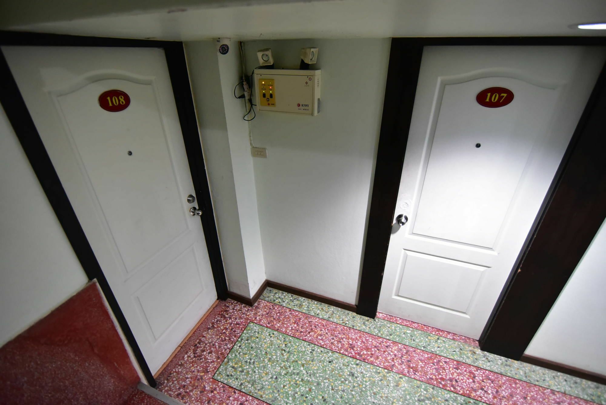 Thara House Hotel Bangkok Ngoại thất bức ảnh