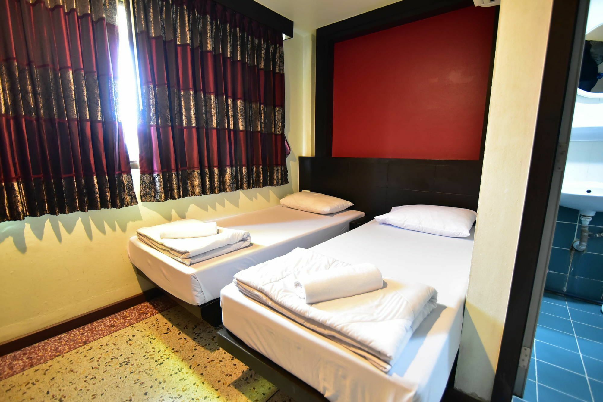 Thara House Hotel Bangkok Ngoại thất bức ảnh